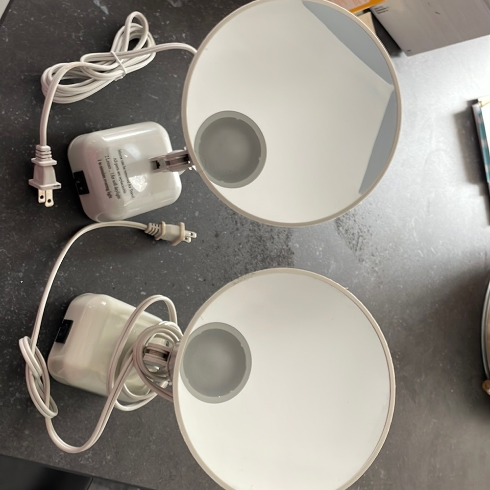 2 Magnifying table top mirror